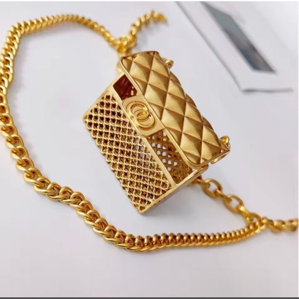 Anthropologie Fashion Tassel Gold Chain Belt with mini Bag Trendy!

Mini Bag - Picture 7 of 11